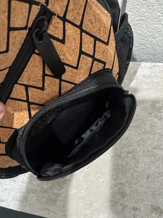 Unisex Black and Tan cork Sling Crossbody Bag - Casual Everyday Carry - Picture 4 of 7